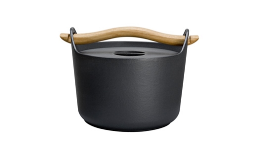 Iittala - Sarpaneva Cast Iron Pot by Timo Sarpaneva