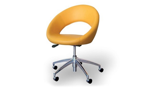 Artifort - Nina 5-legged by René Holten