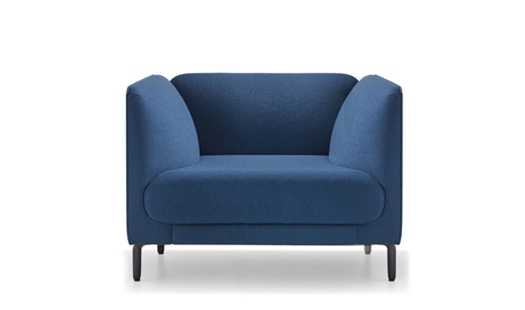 Artifort – Figura Armchair by Khodi Feiz