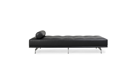 Erik Jørgensen - Delphi Daybed EJ 450 E-16 by Hannes Wettstein